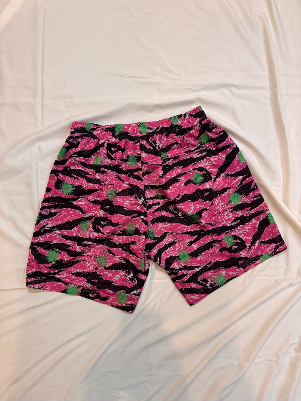 Throwing Fits Pod shorts - L (pink camo)